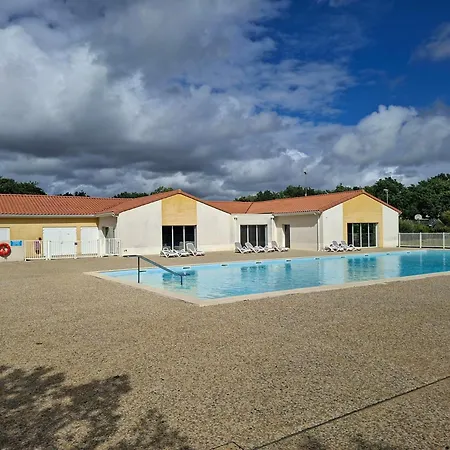 פארק נופש Lagrange Le Village De La 3*