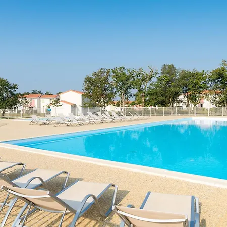 Lagrange Le Village De La פארק נופש